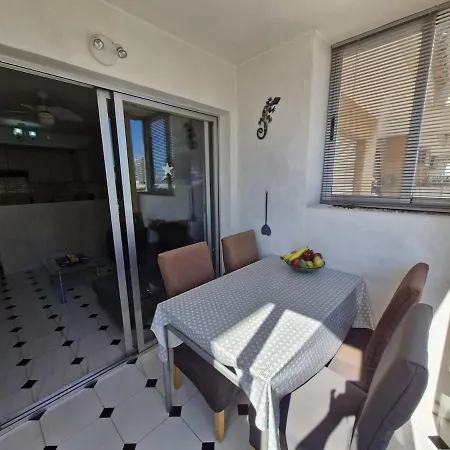 1 Bedroom With Pool, *