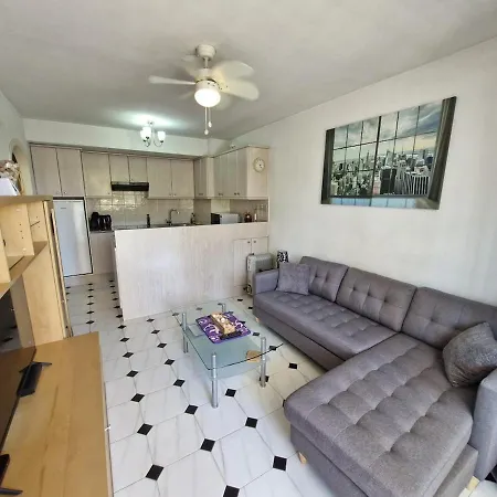 1 Bedroom With Pool, 아파트