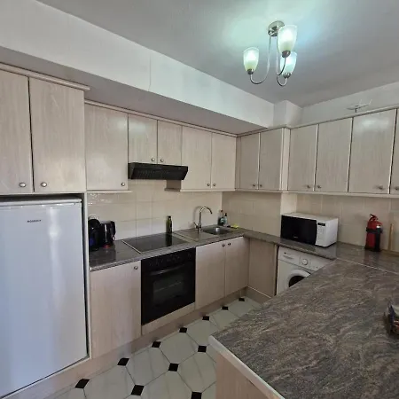 1 Bedroom With Pool, 아파트 *