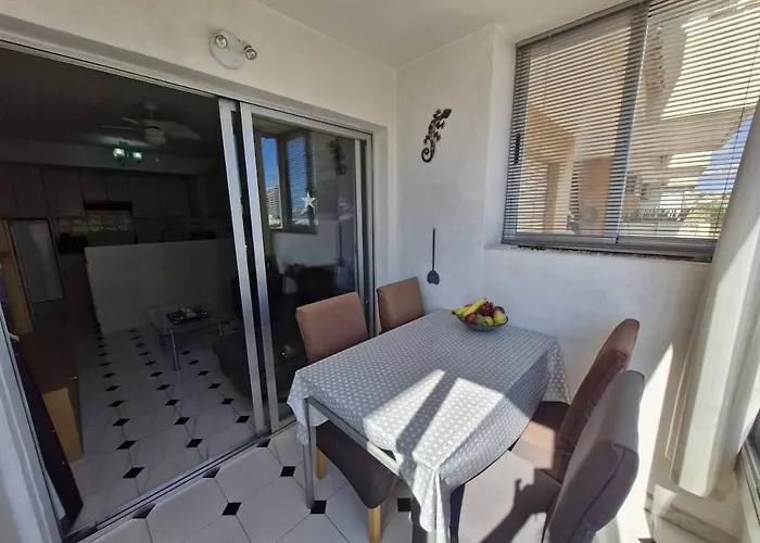 1 Bedroom With Pool, *